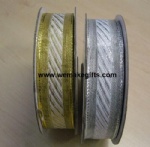 Woven ribbon with wired edge